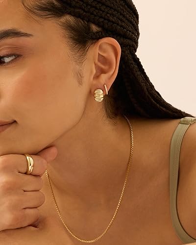 Chunky Weightless Hoop Huggies